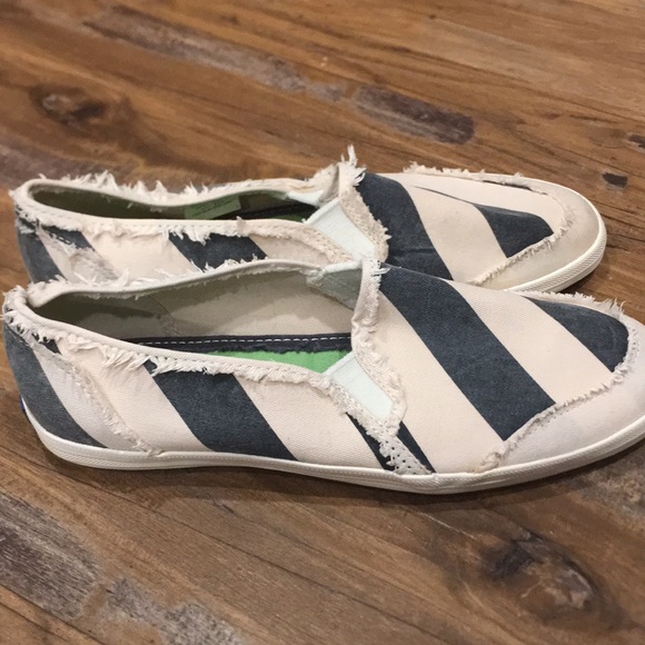 KEDS Slip On Shoes, Size 8 - Picture 3 of 5